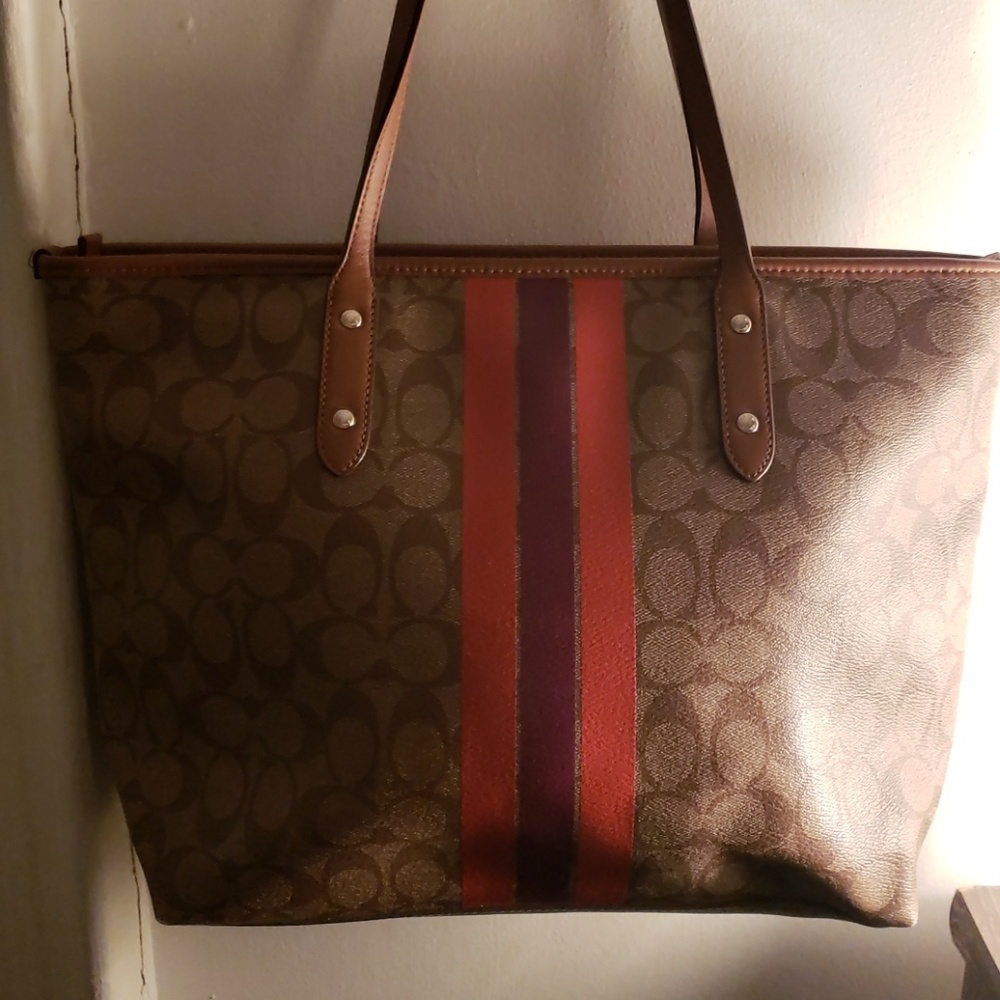 Handbag - Picture 2 of 3